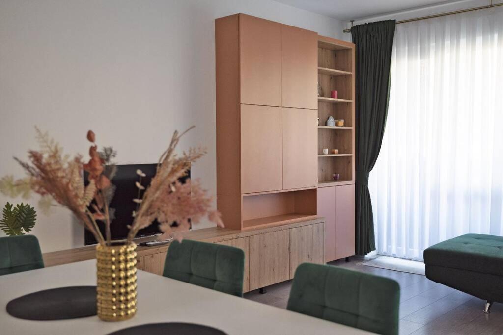 Eliza'S Apartment By Oasis Homes Nagyvárad Kültér fotó