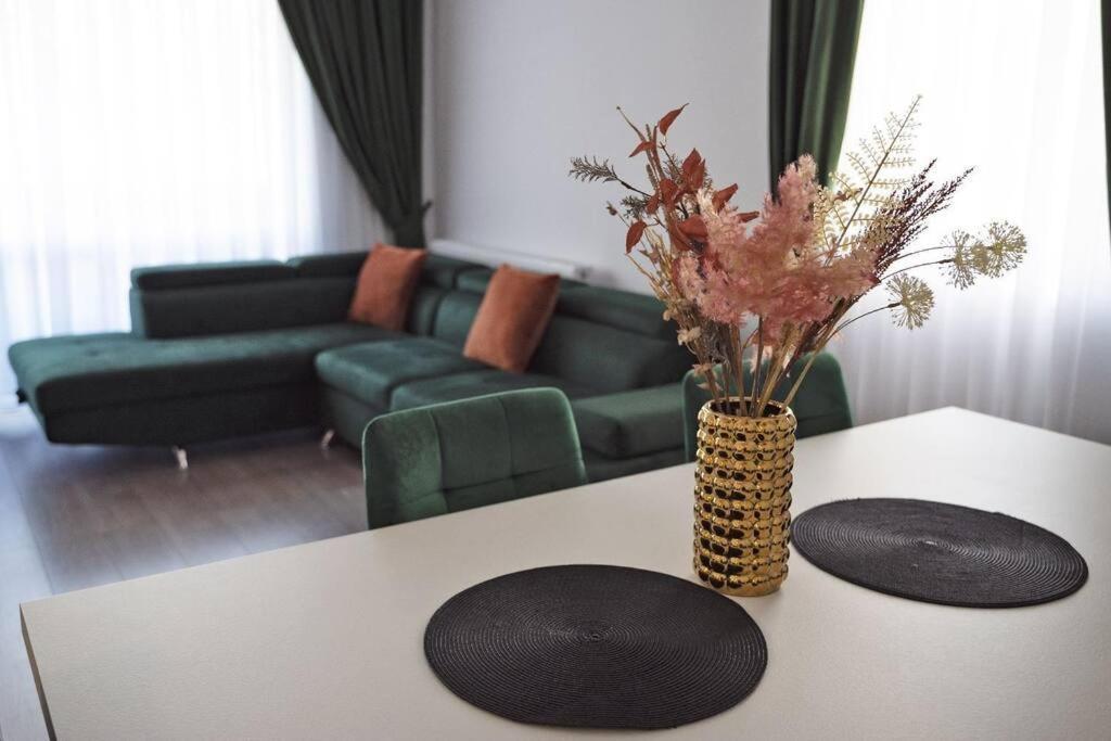 Eliza'S Apartment By Oasis Homes Nagyvárad Kültér fotó